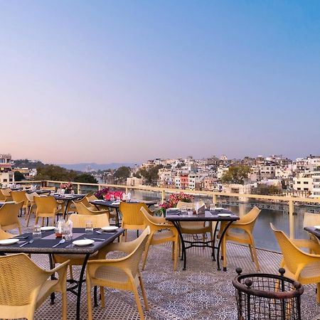 Sarovar - Lake Facing Boutique Hotel On Lake Pichola Udaipur Bagian luar foto