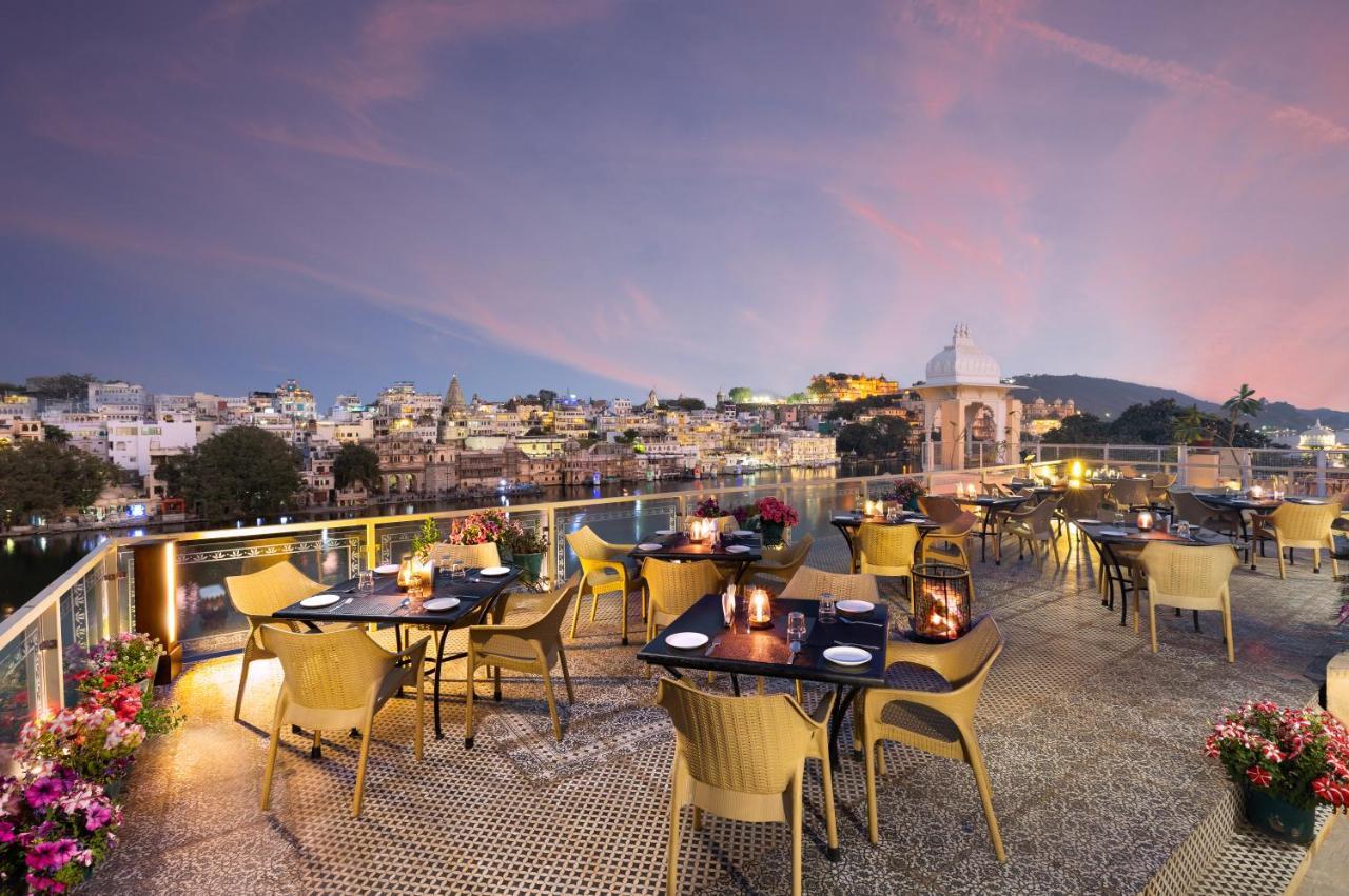 Sarovar - Lake Facing Boutique Hotel On Lake Pichola Udaipur Bagian luar foto