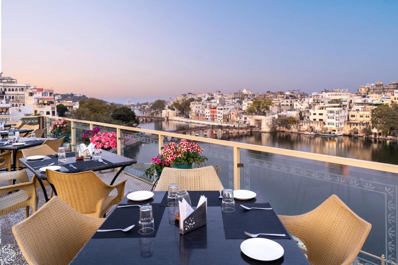 Sarovar - Lake Facing Boutique Hotel On Lake Pichola Udaipur Bagian luar foto