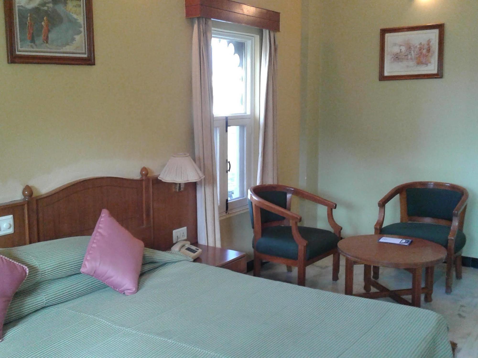 Sarovar - Lake Facing Boutique Hotel On Lake Pichola Udaipur Bagian luar foto