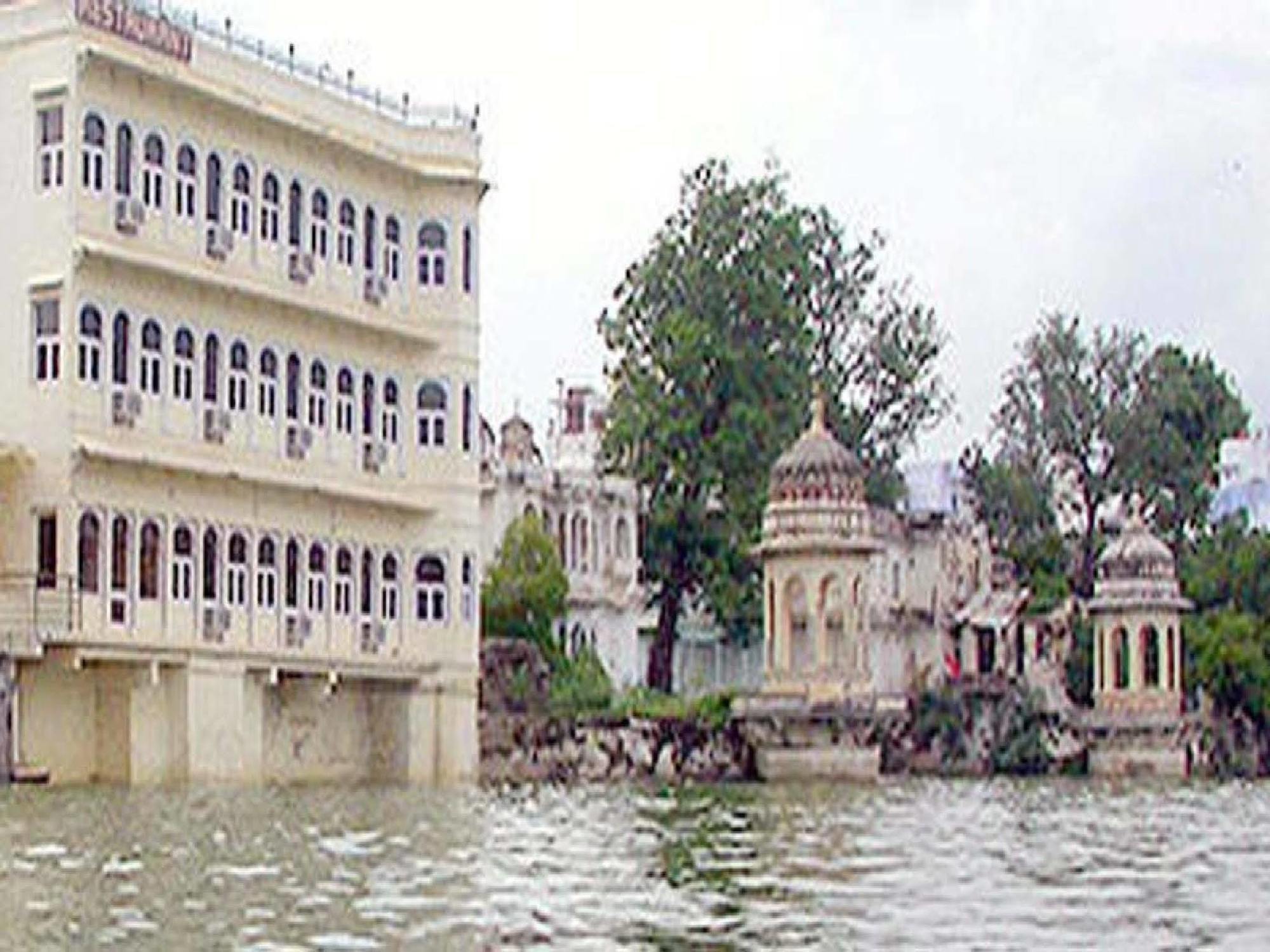 Sarovar - Lake Facing Boutique Hotel On Lake Pichola Udaipur Bagian luar foto