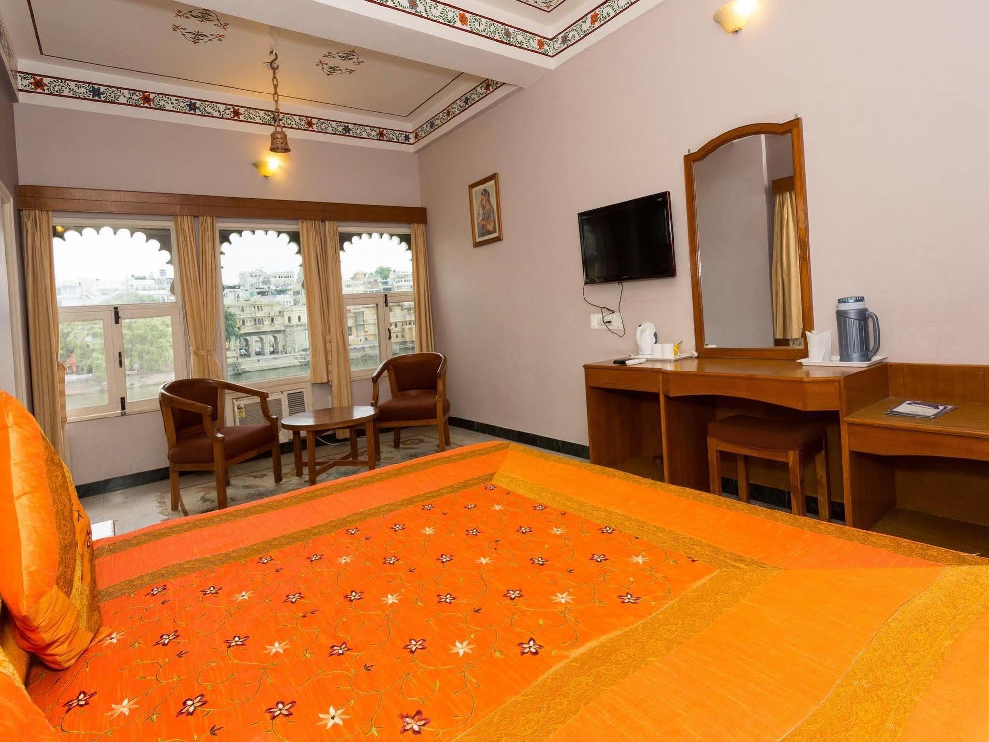 Sarovar - Lake Facing Boutique Hotel On Lake Pichola Udaipur Bagian luar foto