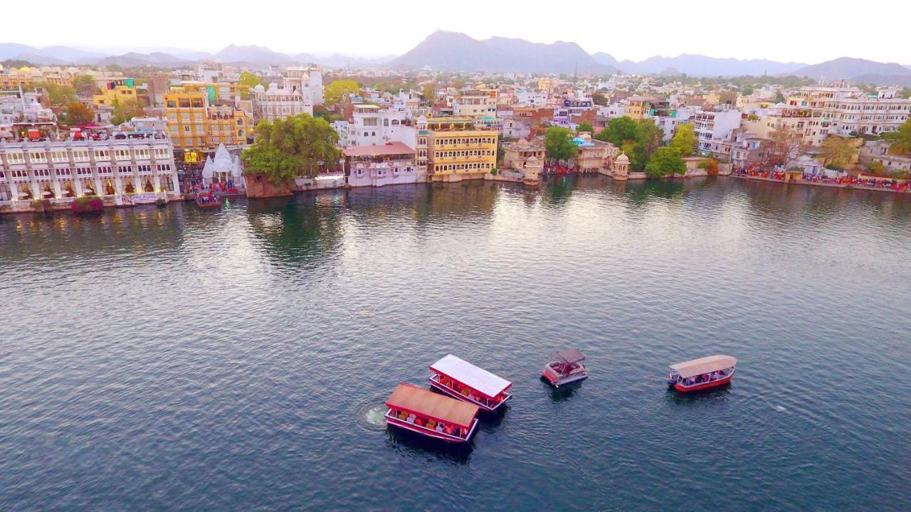 Sarovar - Lake Facing Boutique Hotel On Lake Pichola Udaipur Bagian luar foto