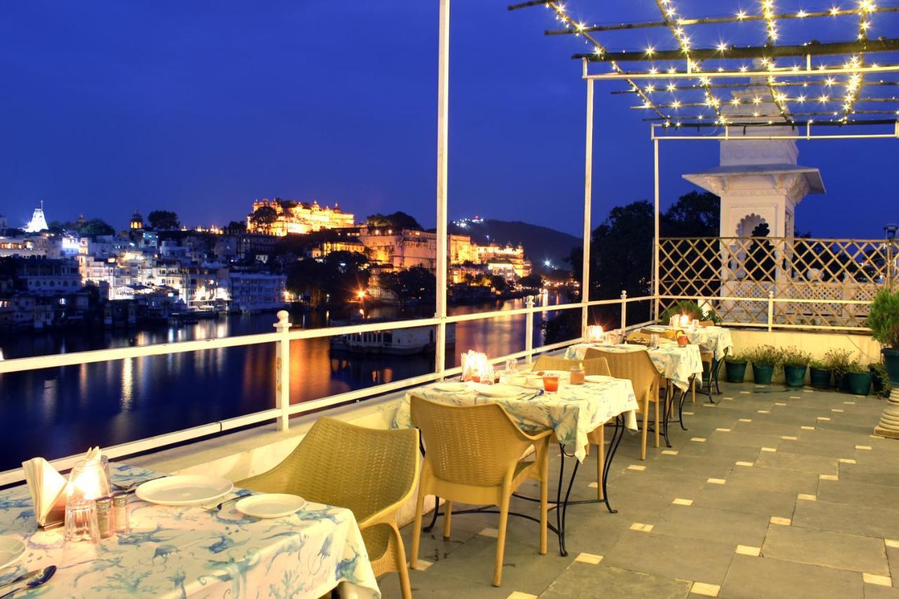 Sarovar - Lake Facing Boutique Hotel On Lake Pichola Udaipur Bagian luar foto