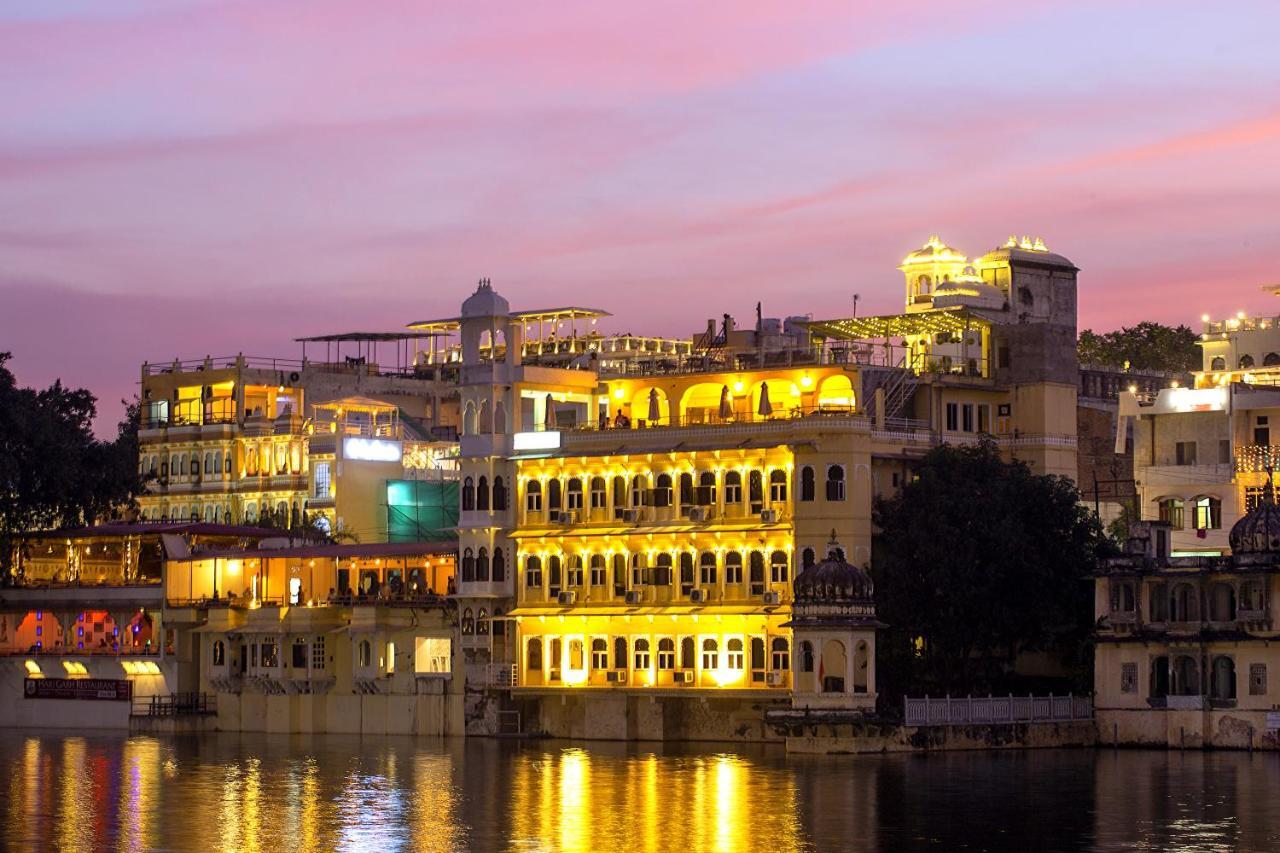 Sarovar - Lake Facing Boutique Hotel On Lake Pichola Udaipur Bagian luar foto