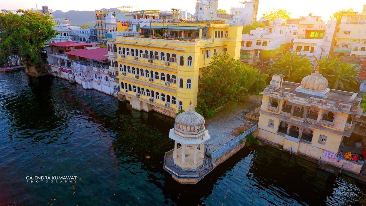 Sarovar - Lake Facing Boutique Hotel On Lake Pichola Udaipur Bagian luar foto