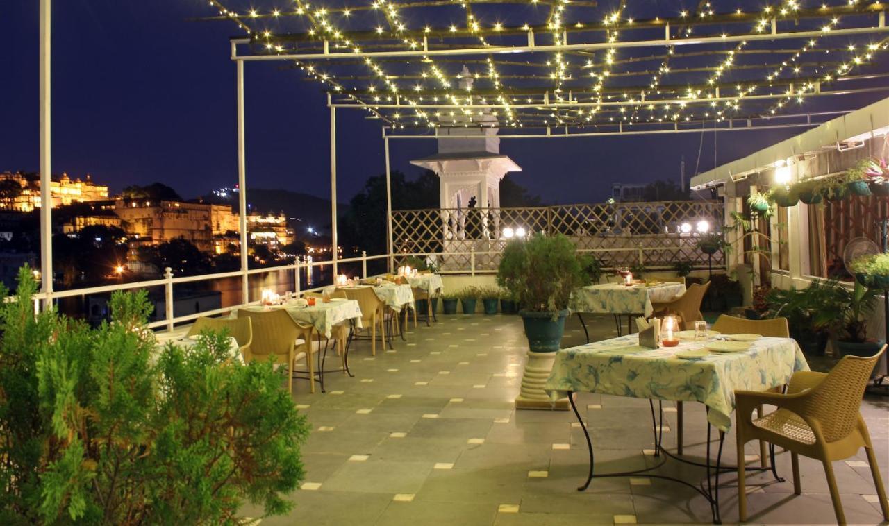Sarovar - Lake Facing Boutique Hotel On Lake Pichola Udaipur Bagian luar foto