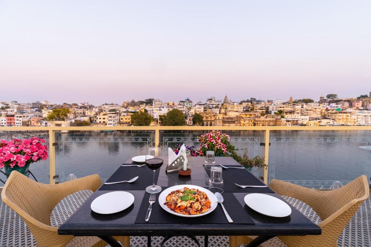 Sarovar - Lake Facing Boutique Hotel On Lake Pichola Udaipur Bagian luar foto