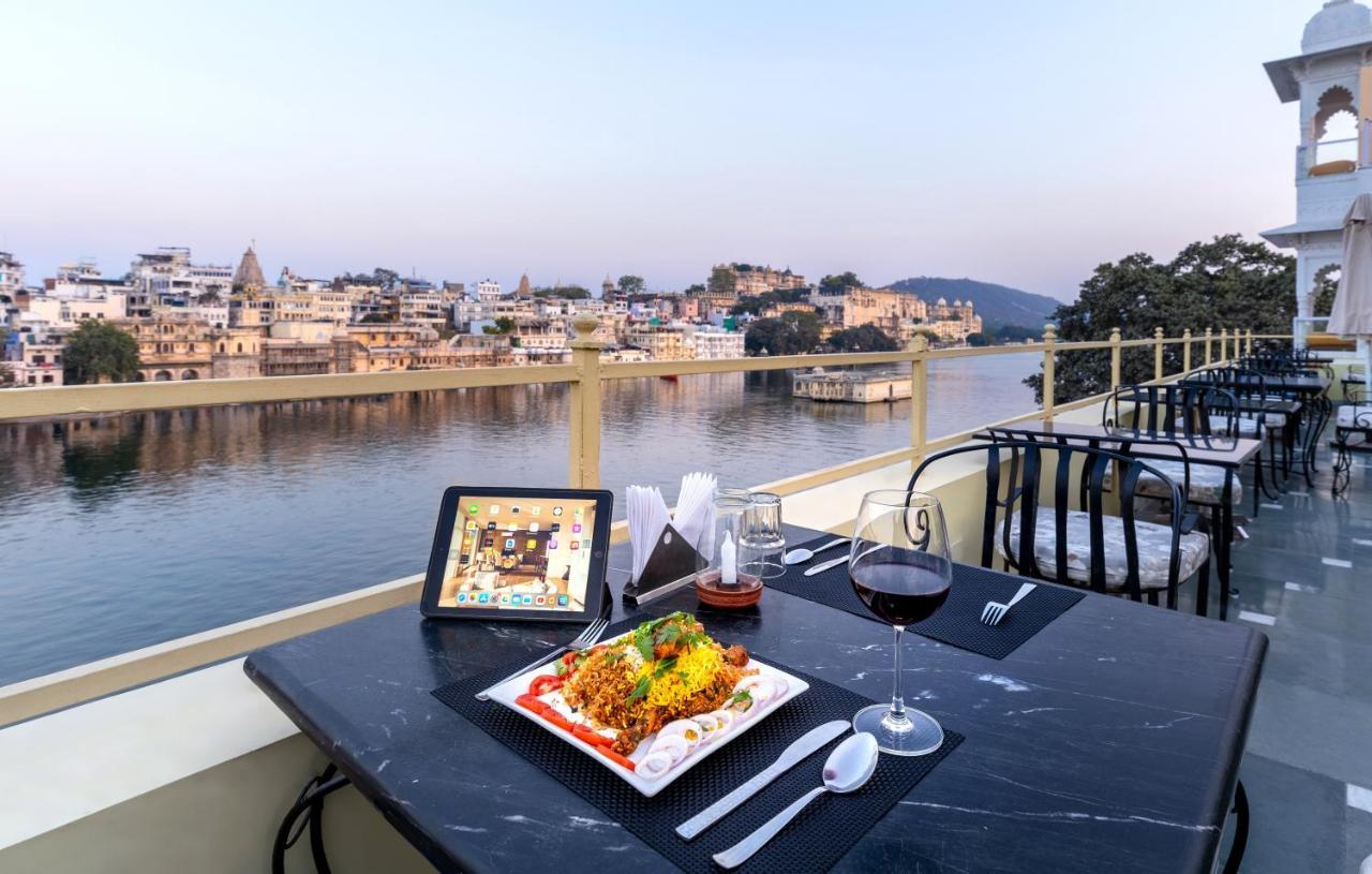 Sarovar - Lake Facing Boutique Hotel On Lake Pichola Udaipur Bagian luar foto