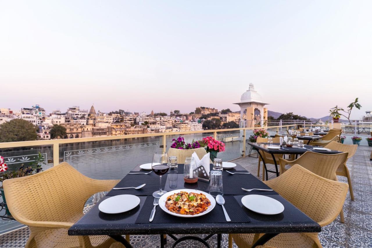 Sarovar - Lake Facing Boutique Hotel On Lake Pichola Udaipur Bagian luar foto