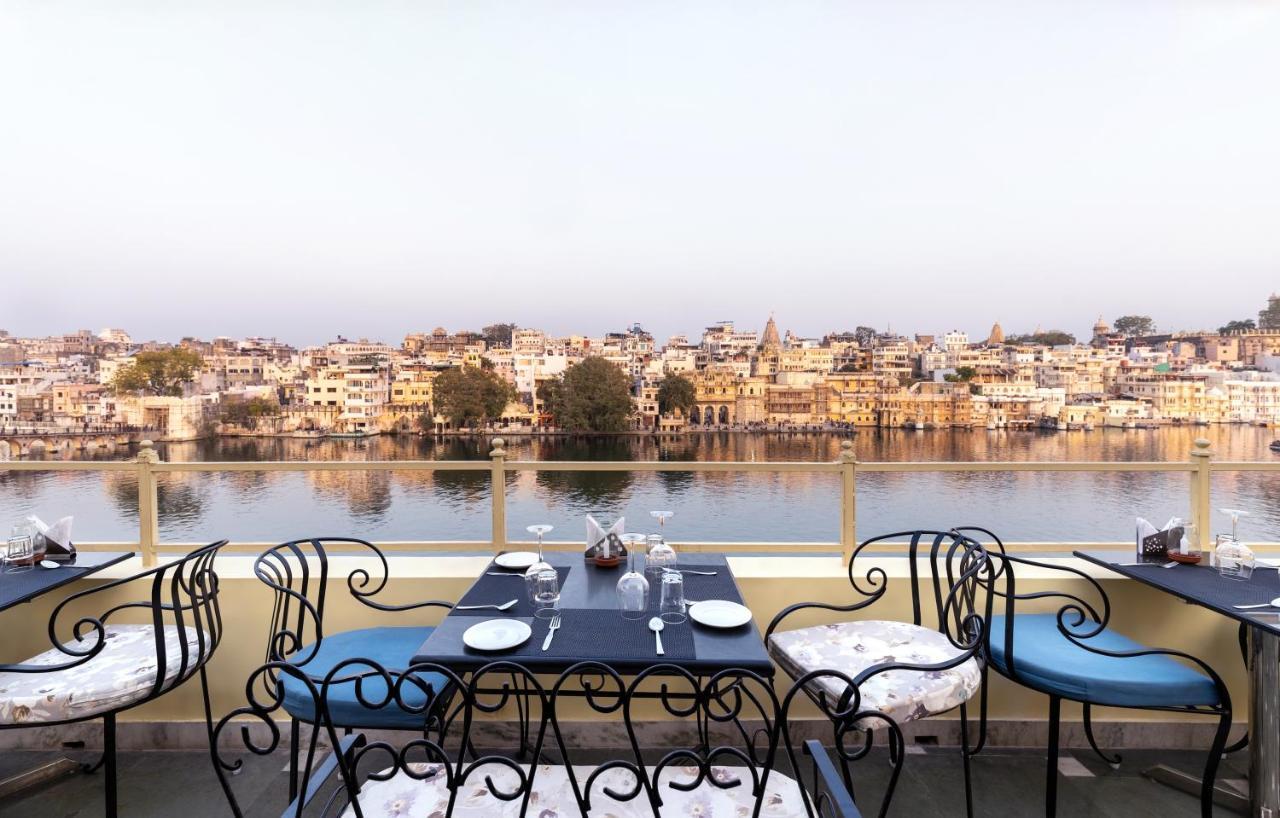 Sarovar - Lake Facing Boutique Hotel On Lake Pichola Udaipur Bagian luar foto